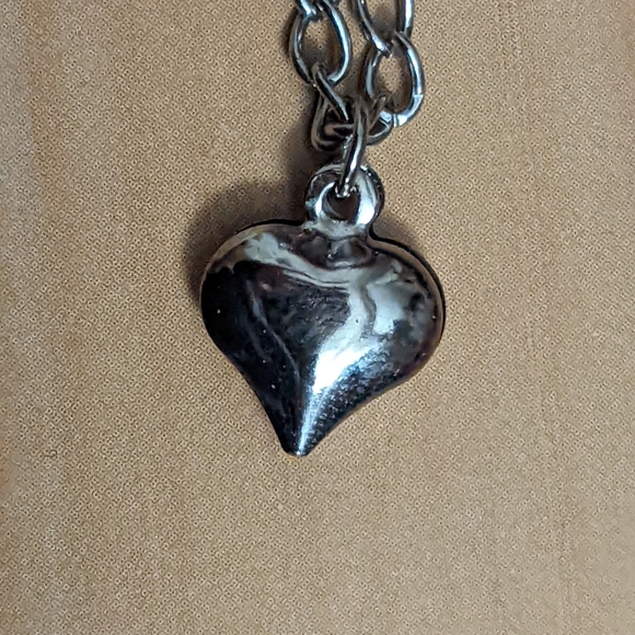 Heart pendant necklace - Picture 2 of 2